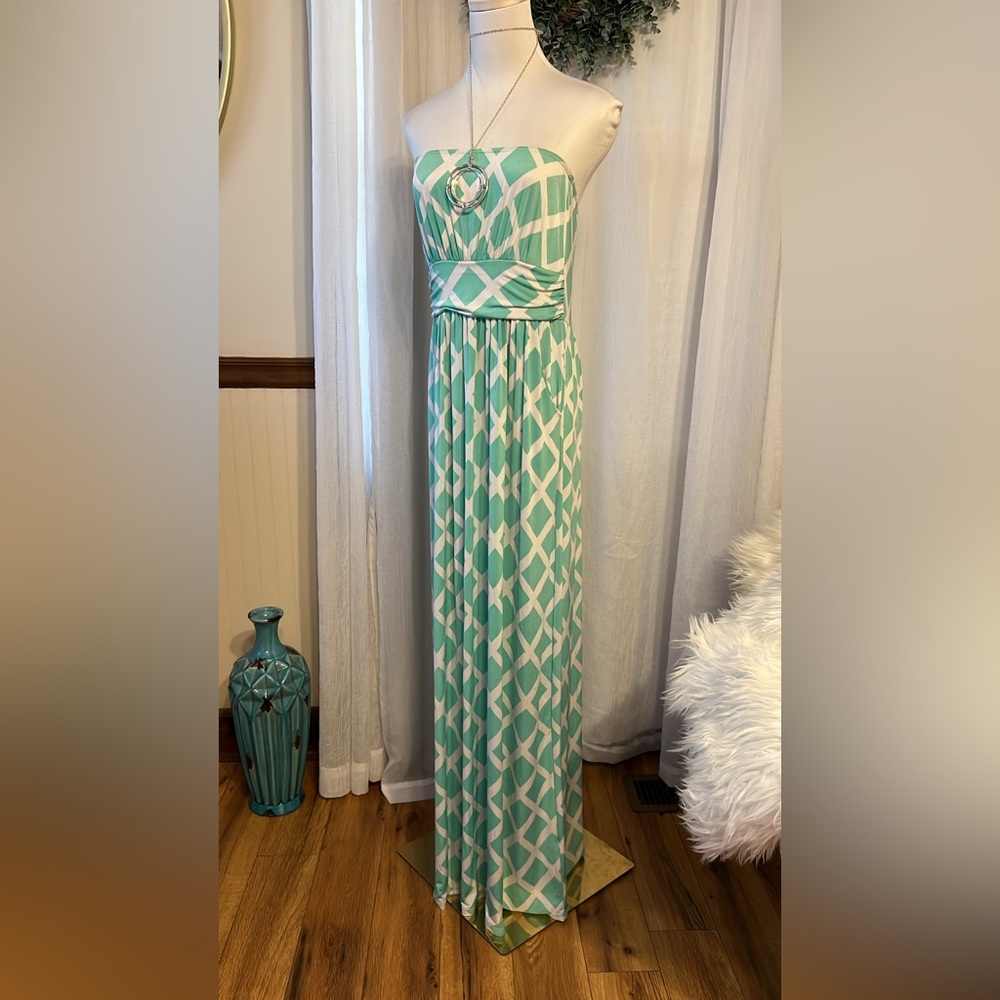 Elegant Green and White Maxi Dress